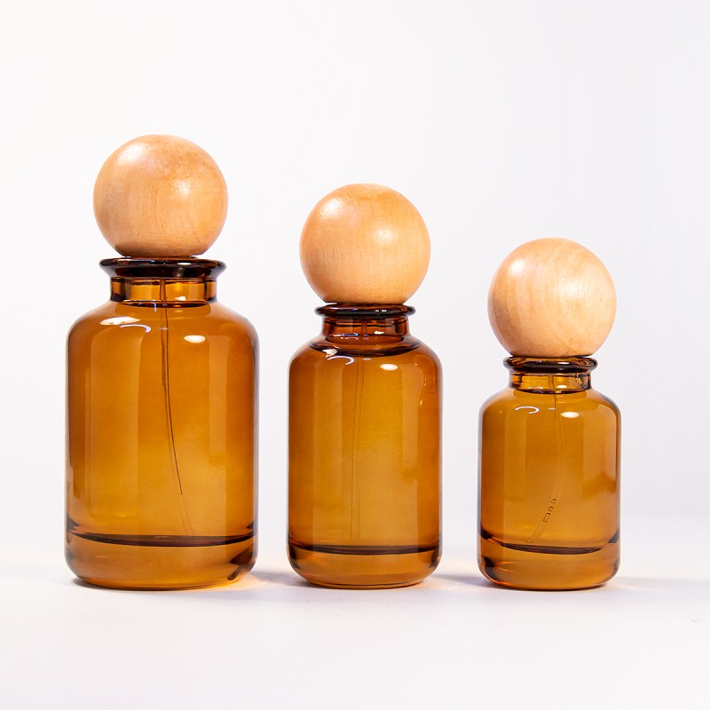 perfume bottle with wooden cap (1)